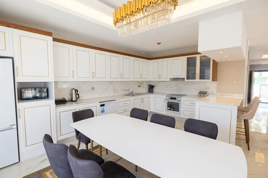 Fitted kitchen